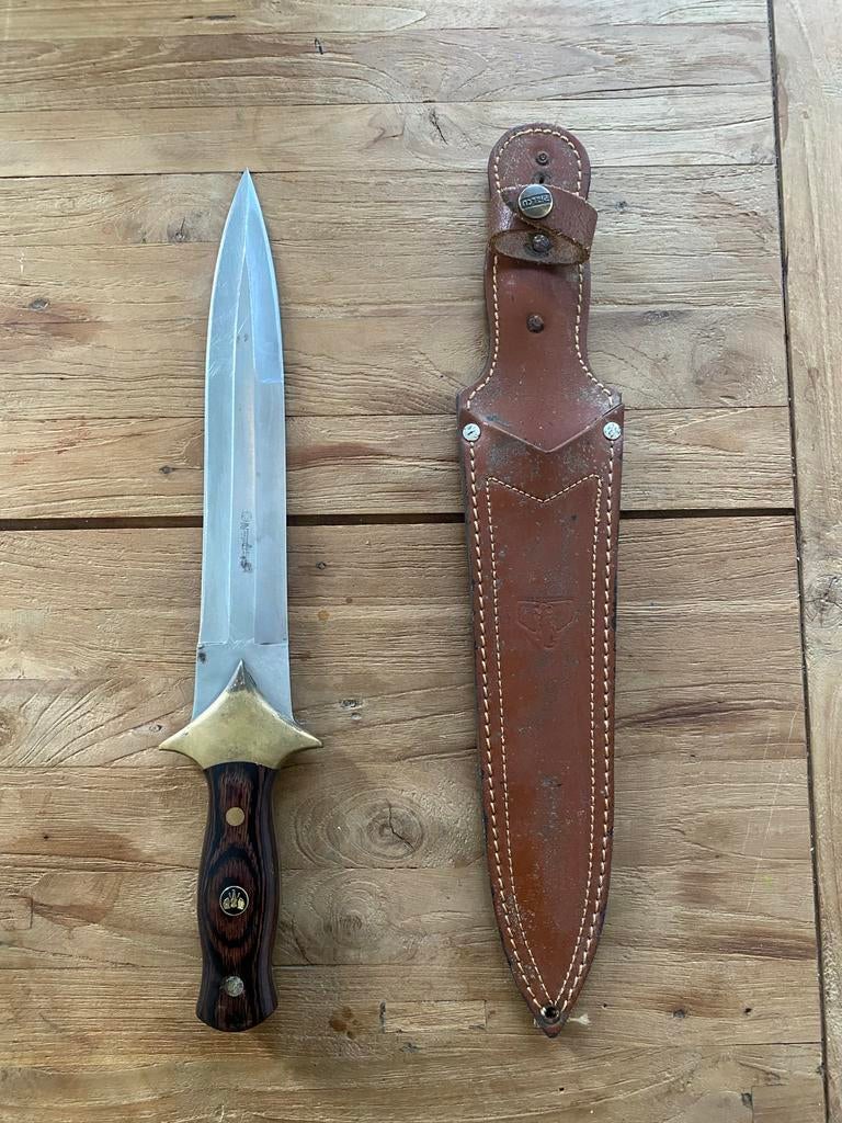 Decoratief mes met houten handvat en leren schede, Verzenden