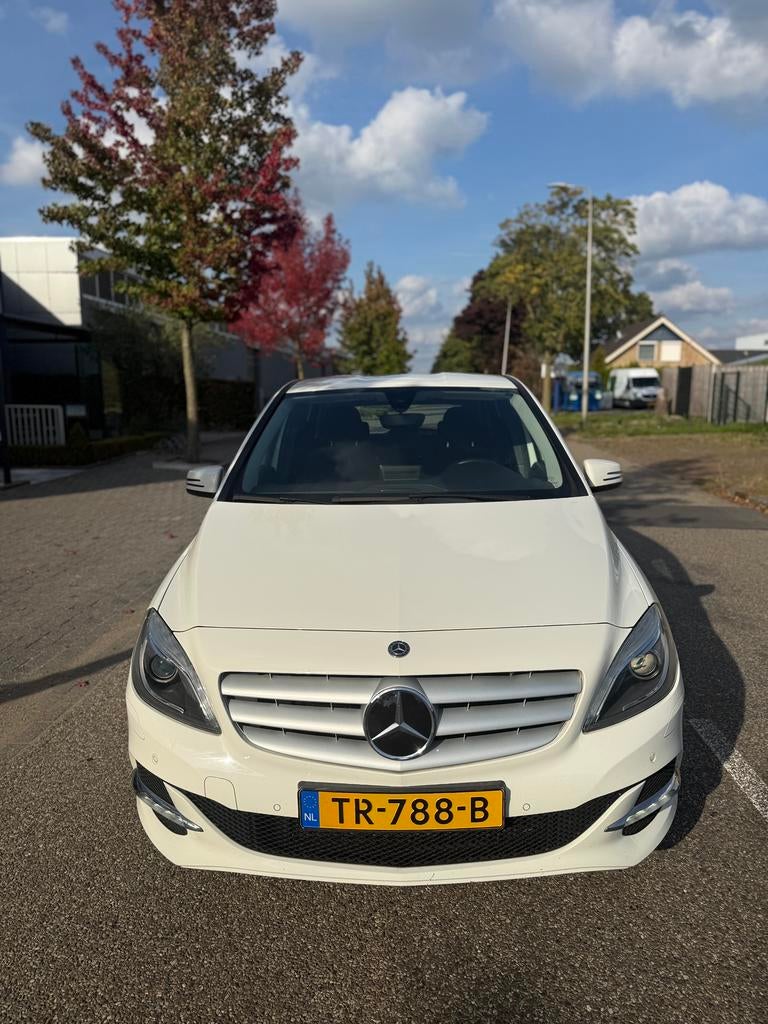 Mercedes-Benz B-Klasse 2.0 B200 5DRS Natural GAS 2018 Wit, Auto's, Voorwielaandrijving, Euro 6, Overige brandstoffen, Wit