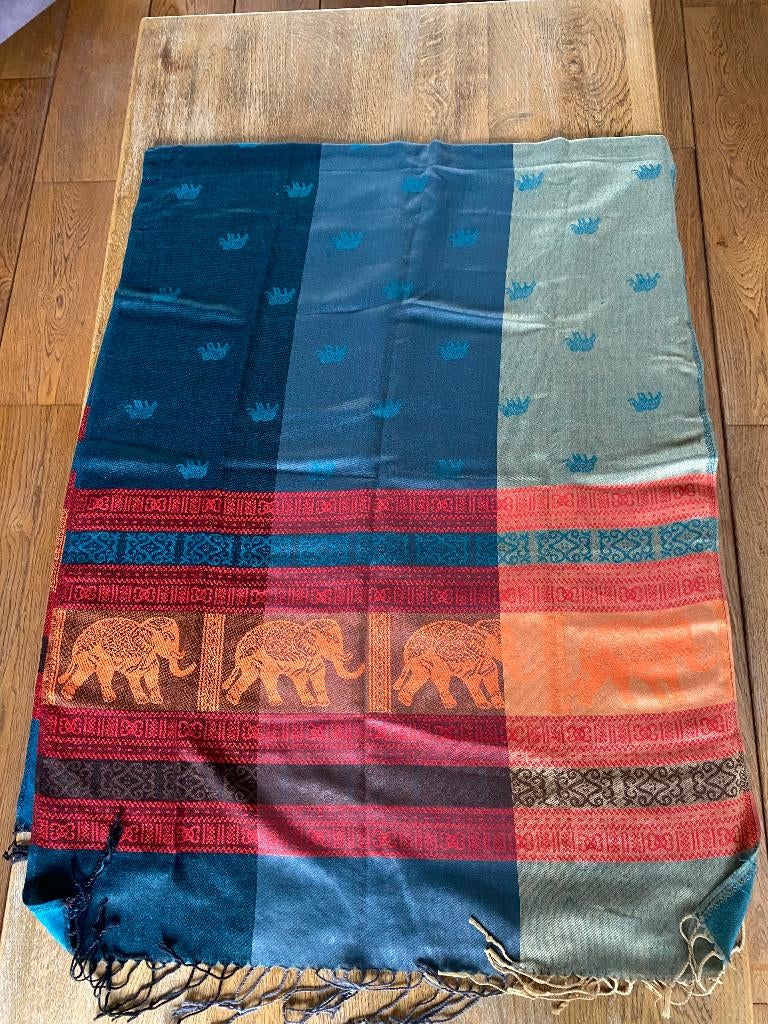 Sjaal, NIEUW, Kleding | Dames, Mutsen, Sjaals en Handschoenen, Nieuw, Sjaal, Maat 46/48 (XL) of groter, Ophalen of Verzenden