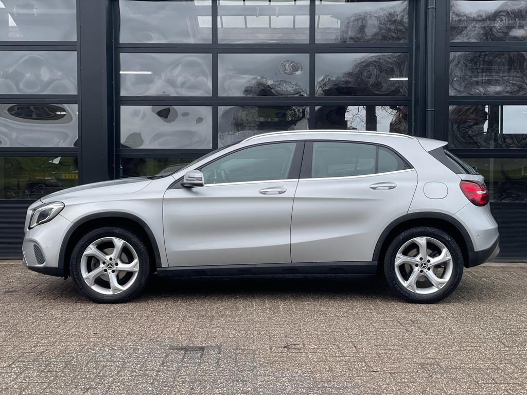 Mercedes-Benz GLA-klasse 200 Premium Plus, Auto's, Gebruikt, 715 kg, Parkeerassistent, Bedrijf