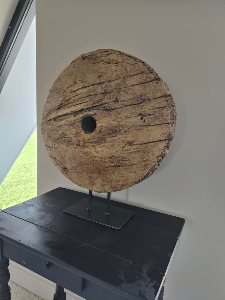 Decoratief houten wiel op standaard 62 cm hoog. 60 cm breed., Antiek en Kunst, Ophalen