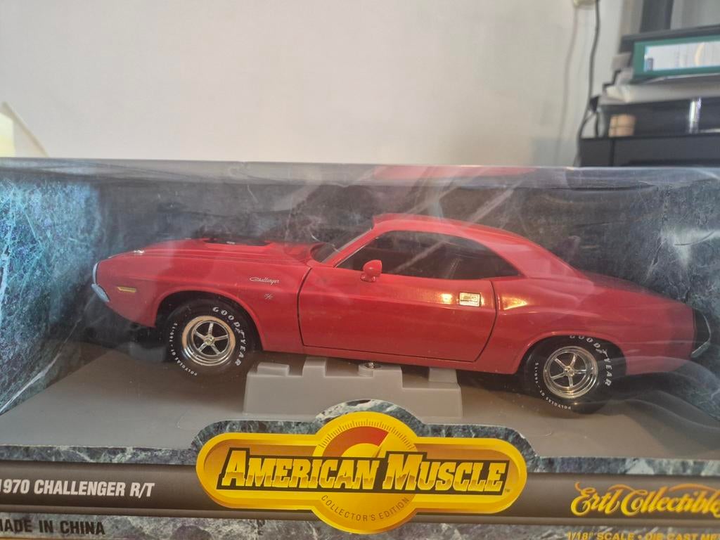 1970 Dodge Challenger R/T American Muscle schaal 1:18, Hobby en Vrije tijd, Modelauto's | 1:18, Ophalen of Verzenden, Zo goed als nieuw