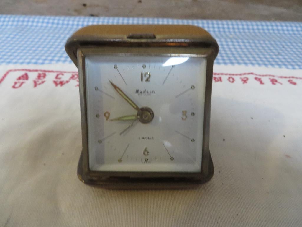 Modern de luxe reiswekkertje, Antiek en Kunst, Antiek | Klokken, Ophalen of Verzenden