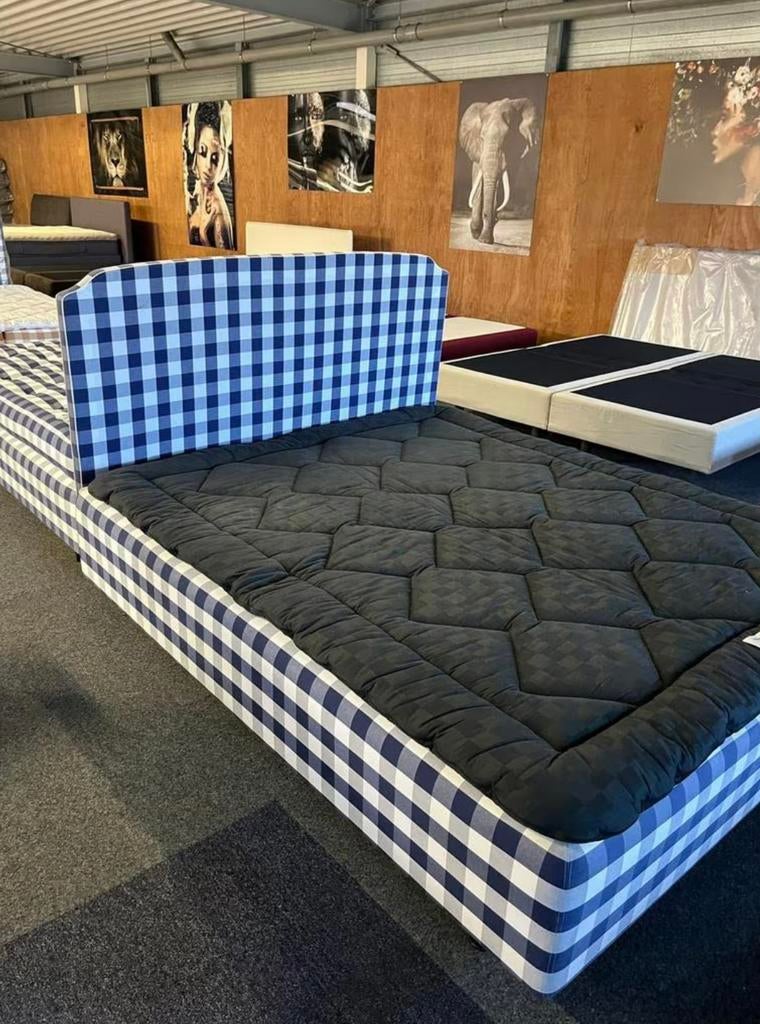 Hastens superia boxspring met hastens bjx topper 180x210, Ophalen, Zo goed als nieuw, Hout