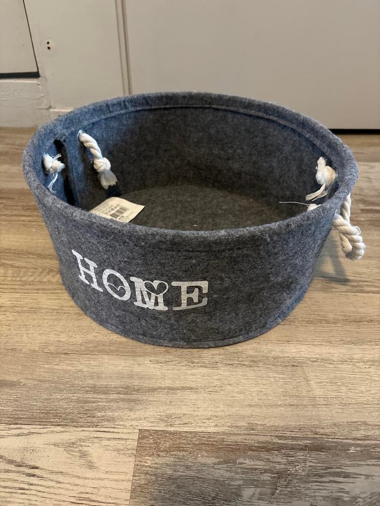 Grijze vilten mand met 'HOME' opdruk, Huis en Inrichting, Woonaccessoires | Schalen en Manden, Overige materialen, Gebruikt, Mand