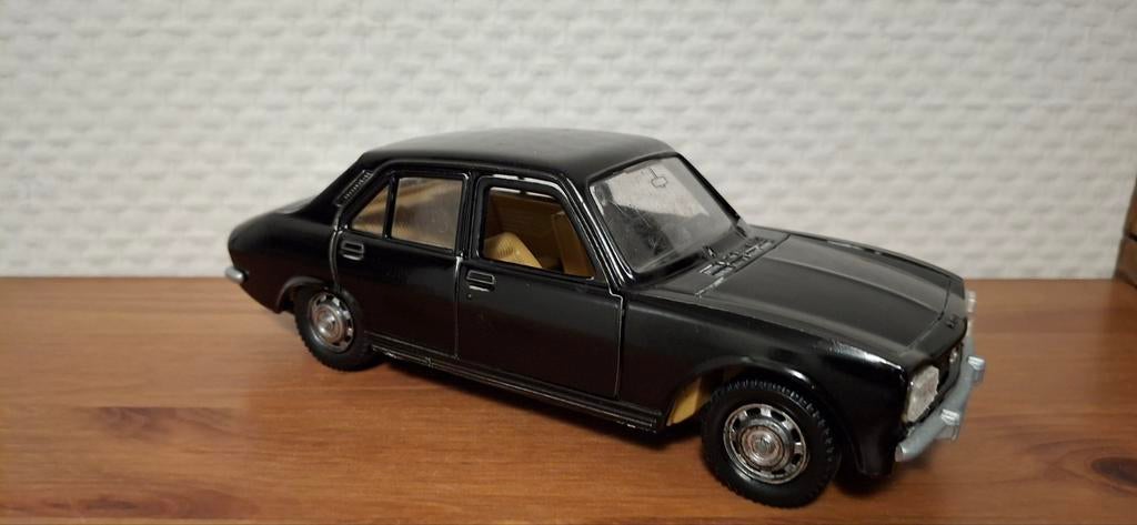 Polistil Peugeot 504 GL eigenbouw, Hobby en Vrije tijd, Modelauto's | 1:18, Ophalen of Verzenden
