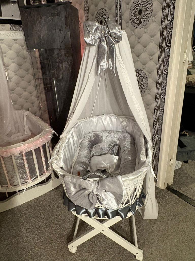 Mooi ledikant wit met grijs, Verzenden, Zo goed als nieuw, Ledikant