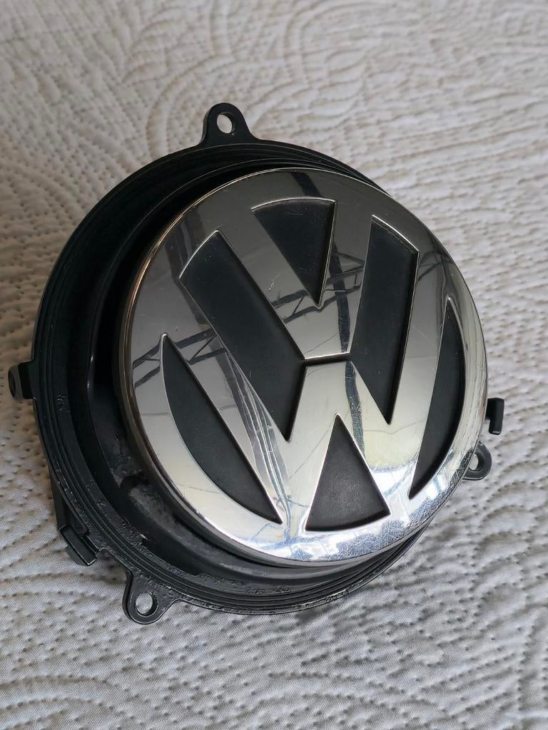 VW EmbleemGreep kofferbakgreep 1K0 827 469 E, Auto-onderdelen, Carrosserie en Plaatwerk, Bumper, Volkswagen, Achter, Gebruikt