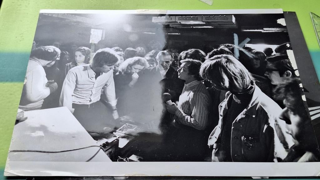 Persfoto VARA radio studio "Drie Tussen de Middag" 1970s, Ophalen of Verzenden, Foto of Kaart