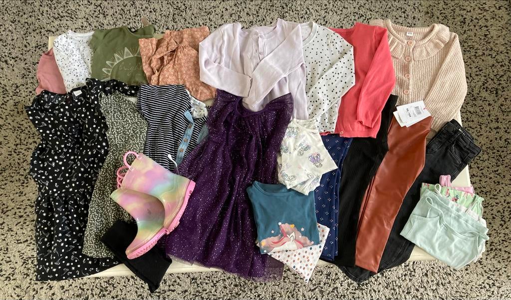 kledingpakket meisje mt 98 jurken broeken vesten pyjama’s, Ophalen of Verzenden, Gebruikt, Maat 98