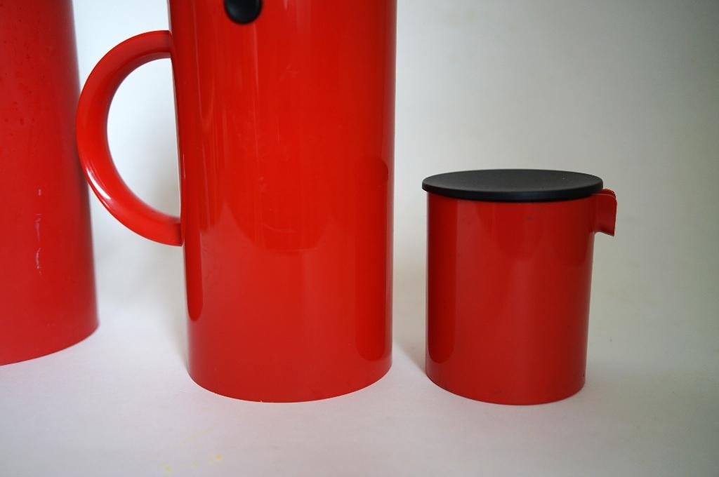 stelton melkkan rood kunststof design picnic, Huis en Inrichting, Keuken | Servies, Overige materialen, Gebruikt, Overige typen