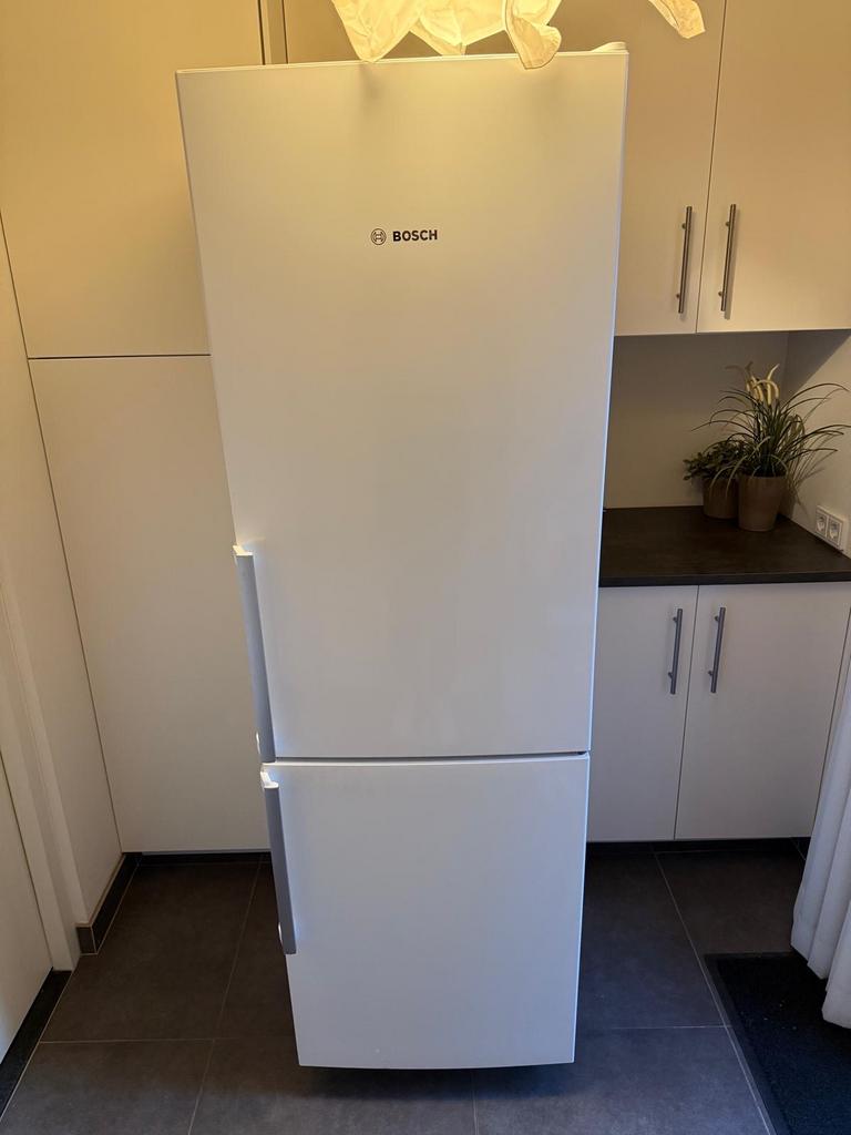 Bosch koelvriescombinatie met defecte compressor, Ophalen, 200 liter of meer, 60 cm of meer, Met aparte vriezer