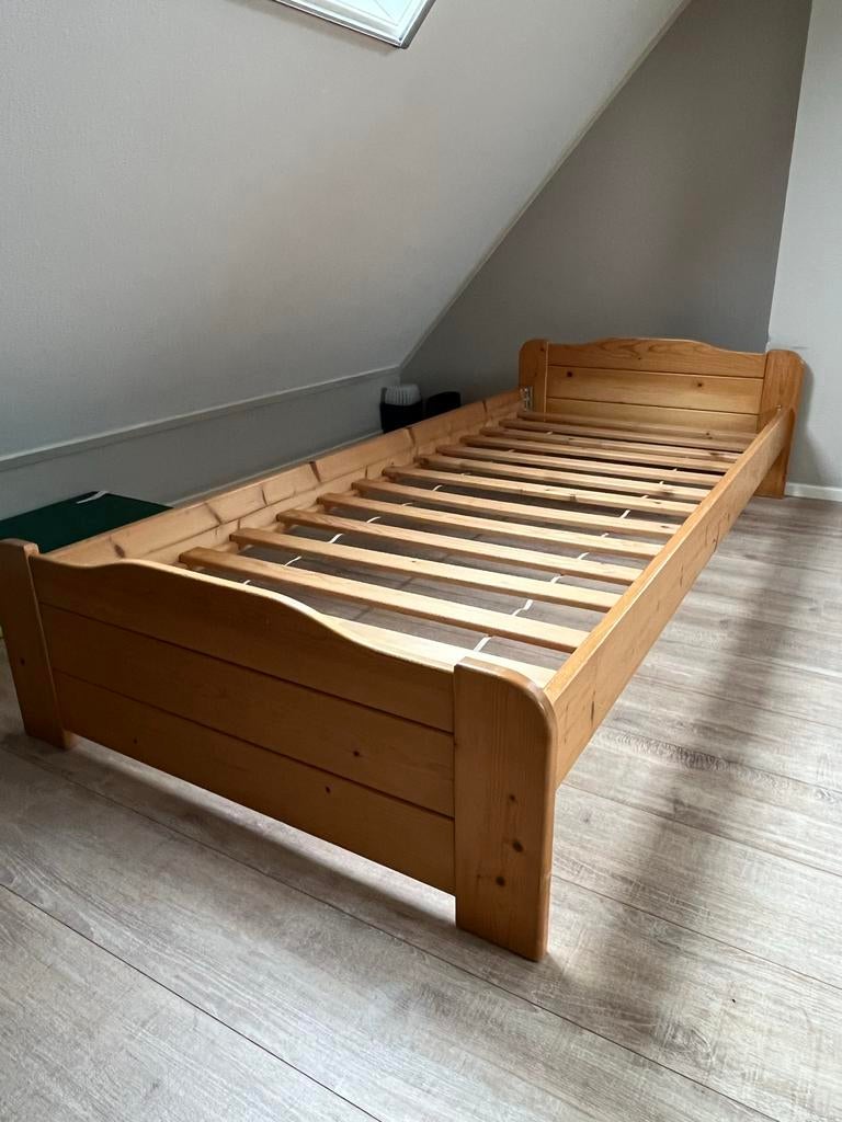 Houten eenpersoonsbed 210x90 cm, Huis en Inrichting, Slaapkamer | Bedden, Gebruikt, 90 cm, Eenpersoons, 210 cm
