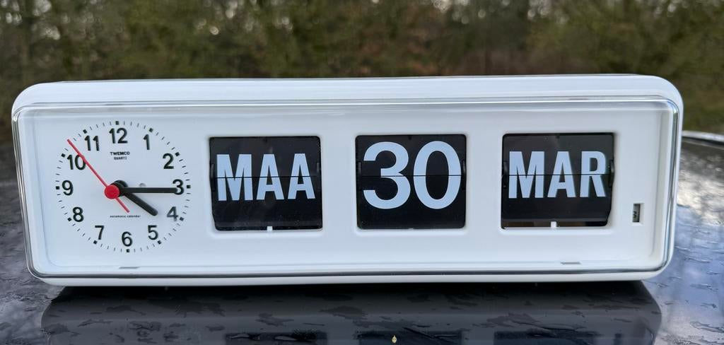 Twemco kalenderklok BQ38 vintage maar echt als nieuw, Ophalen of Verzenden, Zo goed als nieuw, Analoog, Wandklok