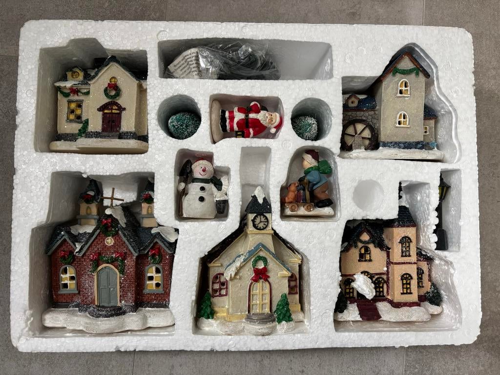 Geweldig leuk kerstdorp 11-delig - Nieuw in doos, Diversen, Kerst, Ophalen of Verzenden, Nieuw