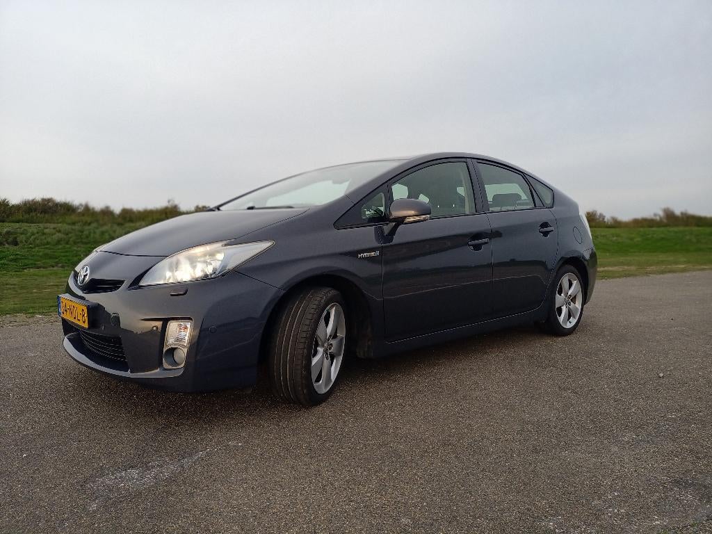 Toyota Prius 3, Auto's, 136 pk, 4 cilinders, 0 kg, Grijs
