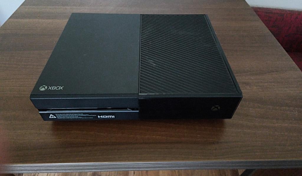 Xbox one Met controller en kabel, Ophalen, Zo goed als nieuw, Met 1 controller