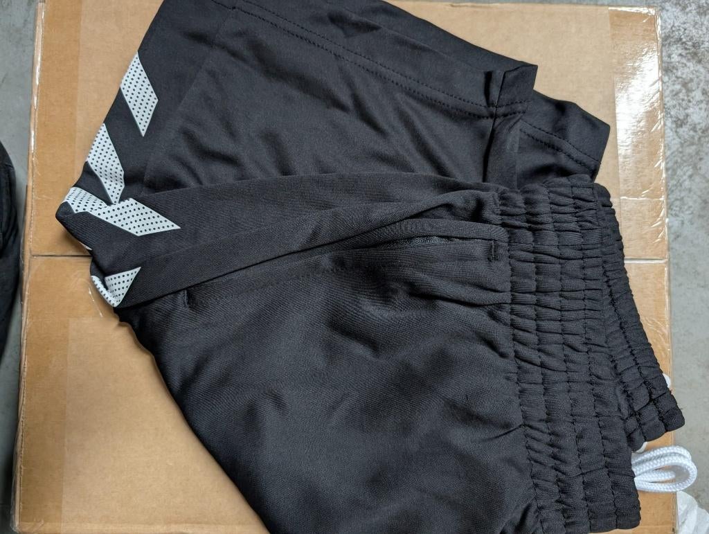 Zwart Hummel sportbroekje, Maat 48/50 (M), Zwart, Nieuw, Ophalen of Verzenden