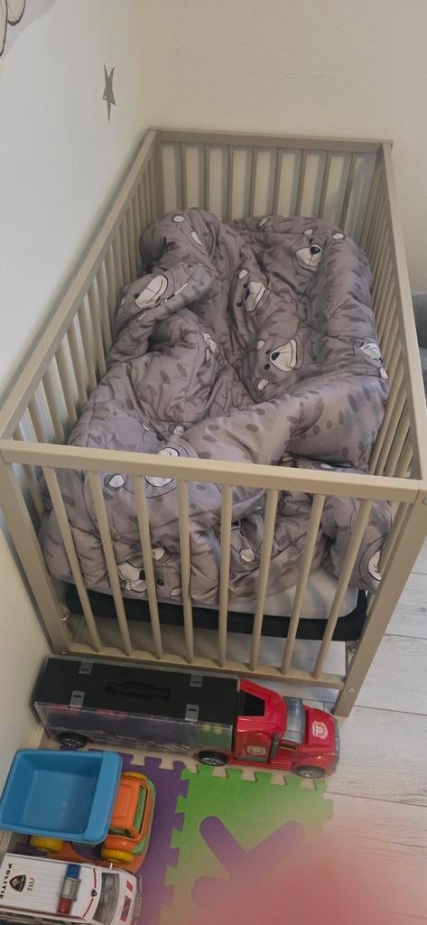 Mooi ledikantje in goede staat, Kinderen en Baby's, Babywiegjes en Ledikanten, Ophalen, Zo goed als nieuw, Ledikant