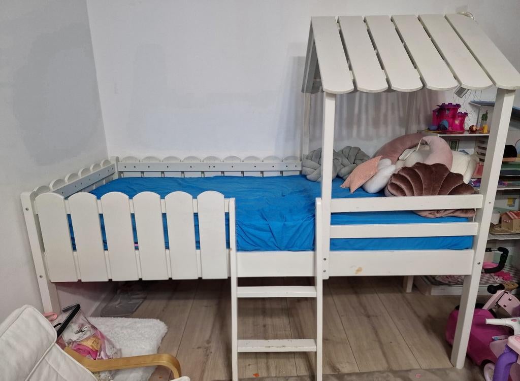 Halfhoogslaper met dakje 90x200 + lattenbodem, Ophalen, Zo goed als nieuw, Halfhoogslaper