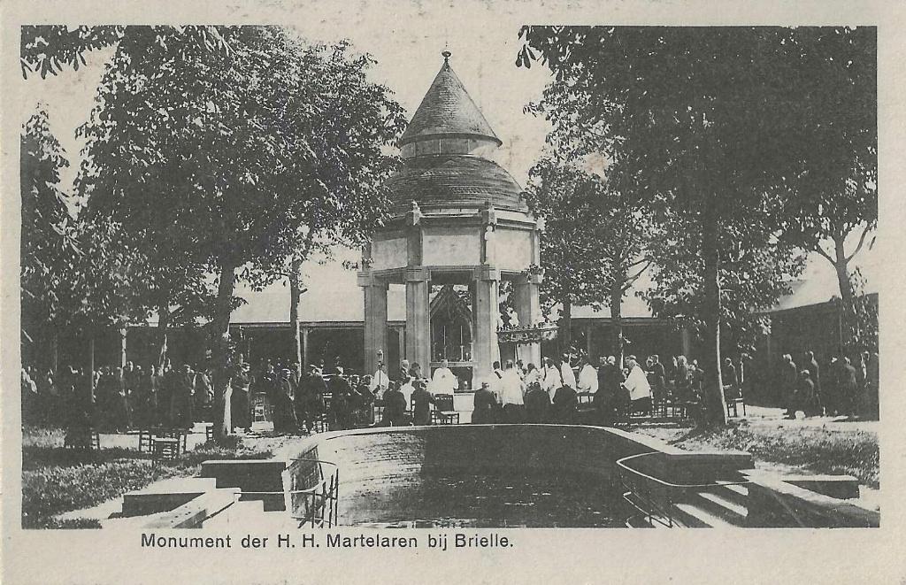Ansichtkaart: Brielle, monument der H.H. Martelaren, Verzamelen, Verzenden, 1920 tot 1940, Ongelopen, Zuid-Holland