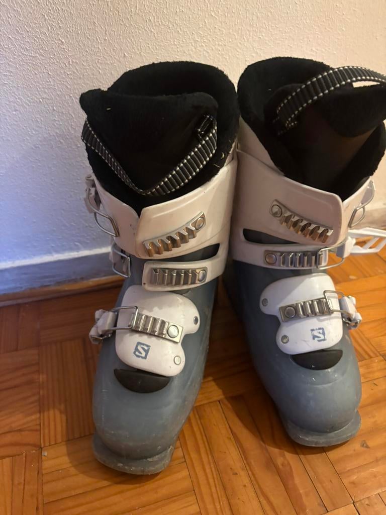 Skischoenen 23( maat 36 ongeveer), 100 tot 140 cm, Schoenen, Zo goed als nieuw, Ophalen
