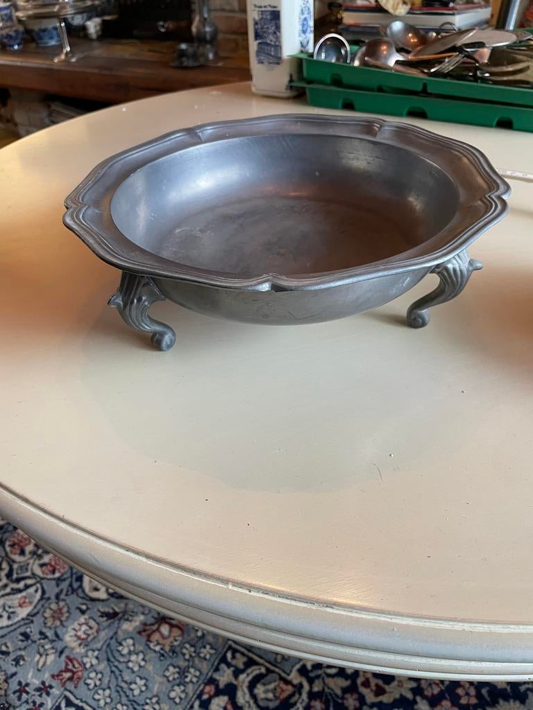 Tinnen schaal op pootjes met keurmerk, Antiek en Kunst, Antiek | Tin, Ophalen of Verzenden