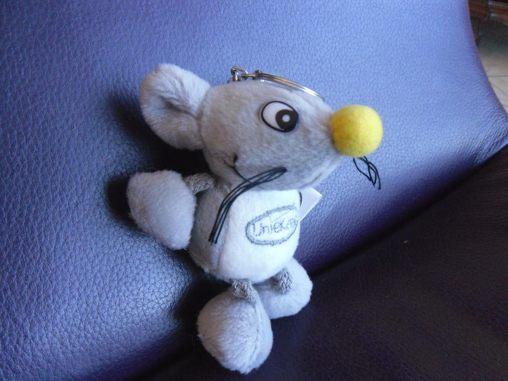 pluche muis sleutelhanger knuffel grijs Unie kaas 10x6 Nieuw, Ophalen of Verzenden, Nieuw, Overige typen