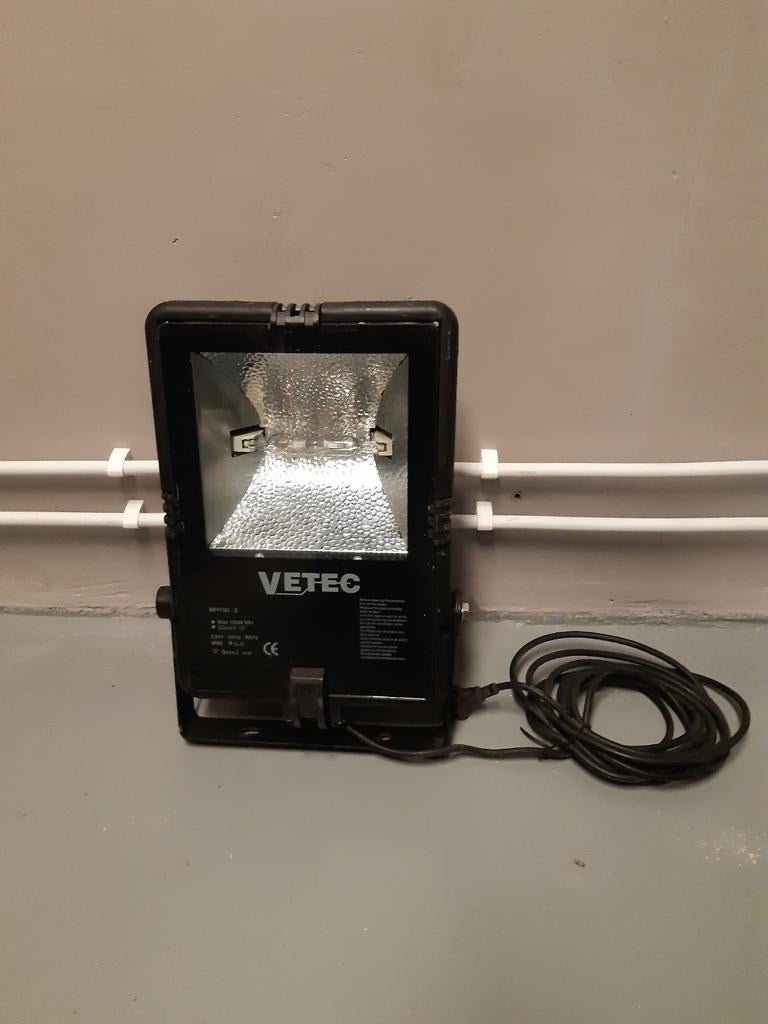 HQI 150W bouwlamp breedstraler, Doe-het-zelf en Verbouw, Ophalen of Verzenden, Gebruikt, 50 tot 200 watt, Lamp met armatuur