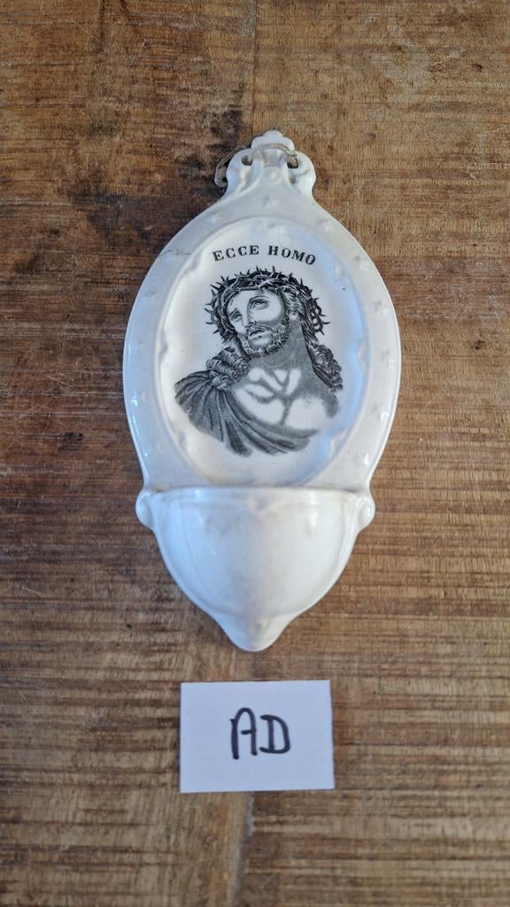 (AD) wijwaterbakje ecco homo Petrus Regout, Antiek en Kunst, Antiek | Religie, Ophalen of Verzenden