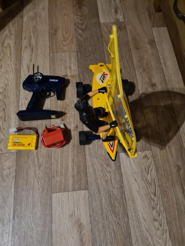 RC Surfer - Radiografisch Bestuurbare Surfer, Hobby en Vrije tijd, Modelbouw | Auto's en Voertuigen, Gebruikt, Auto, Groter dan 1:32