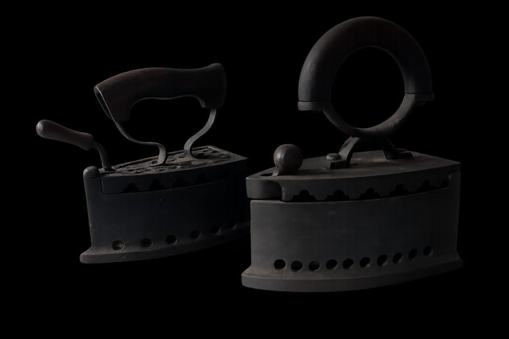 Antieke strijkijzer 2 stuks voor de prijs van 1, Ophalen