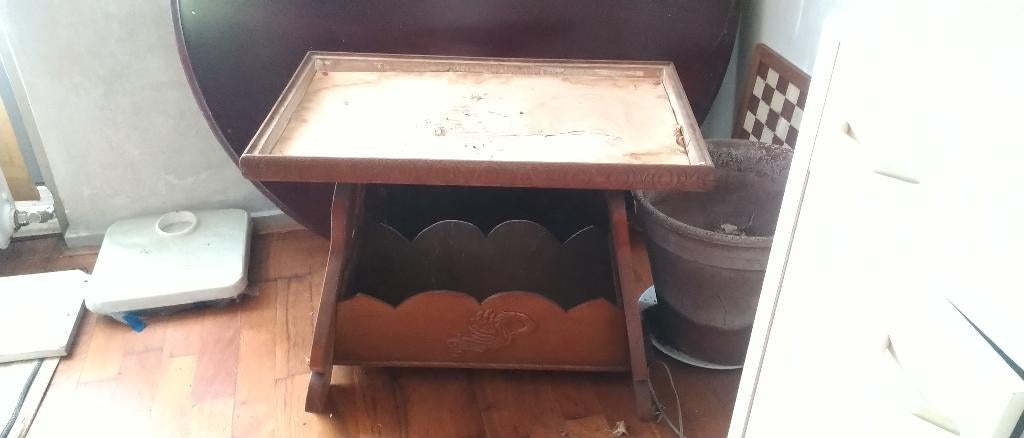 Bijzettafel lektuurbak, Ophalen of Verzenden, Zo goed als nieuw