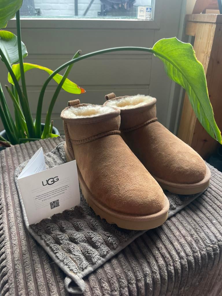 UGG Classic Ultra Mini Chestnut maat 38, UGG, Bruin, Verzenden, Snowboots