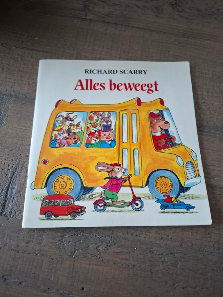 Vintage boek uit 1989 - Richard Scarry - alles beweegt, Boeken, Ophalen of Verzenden, Zo goed als nieuw, Fictie algemeen