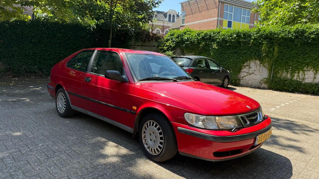 Saab 9-3 2.0 I Coupe AUT 1998 Rood, 65 €/maand, Beige, 4 cilinders, 700 kg