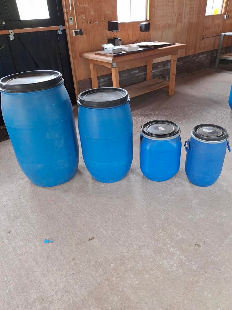 Diverse blauwe kunststof vaten met deksel, Ophalen, Kunststof, Gebruikt, Blauw