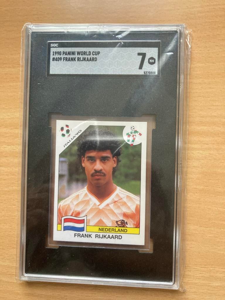 Panini World Cup 1990 Frank Rijkaard SGC Graded 7, Hobby en Vrije tijd, Stickers en Plaatjes, Zo goed als nieuw, Sticker, Verzenden