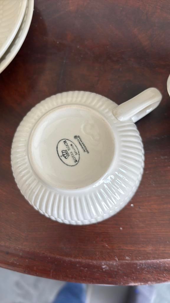 Royal Boch theekoppen en soekom met schotel, Ophalen of Verzenden, Porselein, Overige stijlen, Kop(pen) en/of Schotel(s)