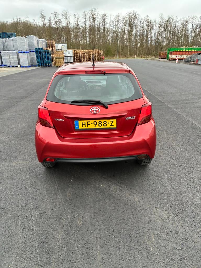 Toyota Yaris 1.0 12V Vvt-i 3DR 2015 Rood, Voorwielaandrijving, 527 kg, 40 €/maand, 730 kg