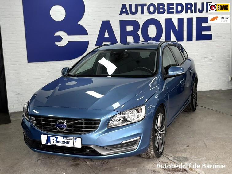 Volvo V60 1.6 T3 Momentum dealer onderhouden 18inch, Voorwielaandrijving, Stof, Gebruikt, Zwart