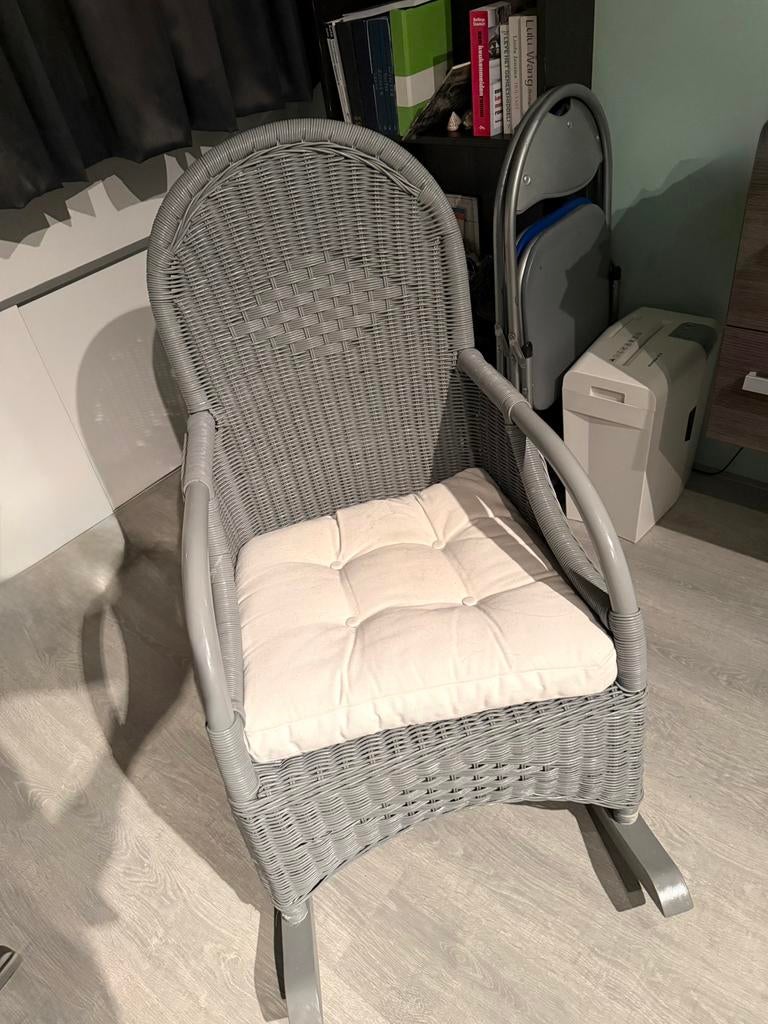 Grijze rieten schommelstoel, Ophalen, Gebruikt, Stoel(en)