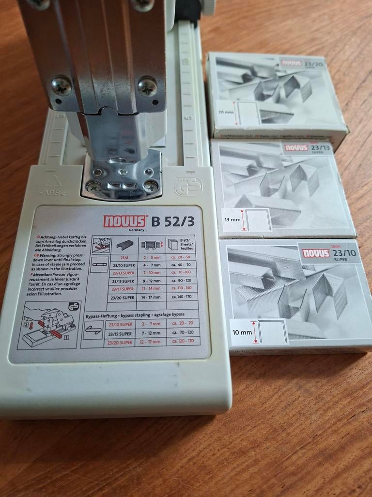 Novus B52/3 nietmachine/blokhechter met nietjes, Ophalen of Verzenden, Gebruikt