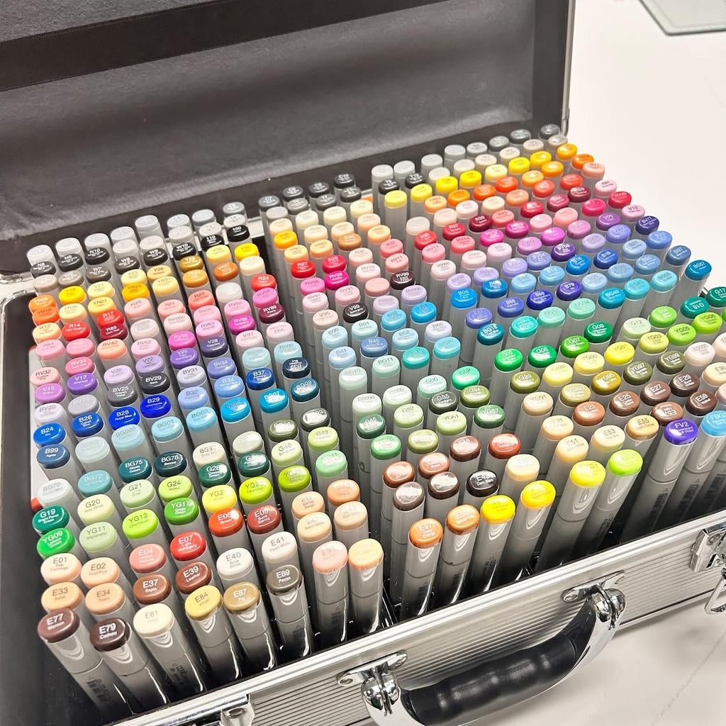 Grote set Copic markers in koffer, Hobby en Vrije tijd, Tekenen, Ophalen of Verzenden, Zo goed als nieuw, Potlood of Stift
