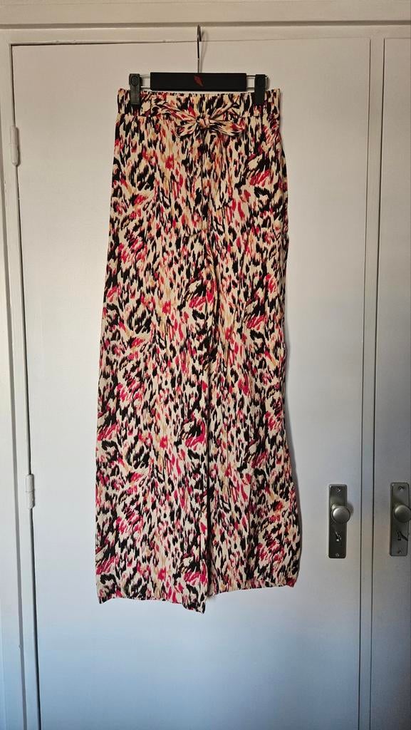 Wijde broek Primark XS meerkleurig, Kleding | Dames, Broeken en Pantalons, Primark, Nieuw, Ophalen of Verzenden, Maat 34 (XS) of kleiner