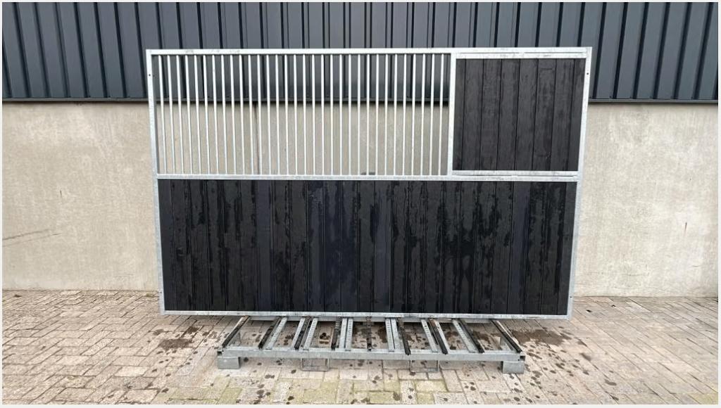 Tussenwand boven tralies | 3500 x 2200 mm. | B-Keuze, Weidegang, 4 paarden of pony's of meer