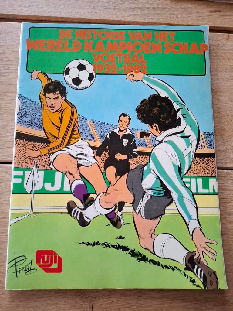 De Historie van het Wereldkampioenschap Voetbal 1932-1982, Ophalen of Verzenden, Gelezen, Onbekend, Balsport