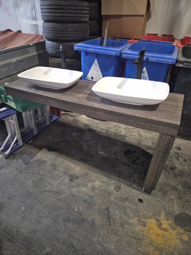 Dubbele wastafel met twee waskommen en kranen, Huis en Inrichting, Badkamer | Badkamermeubels, Ophalen, Gebruikt, 100 tot 150 cm