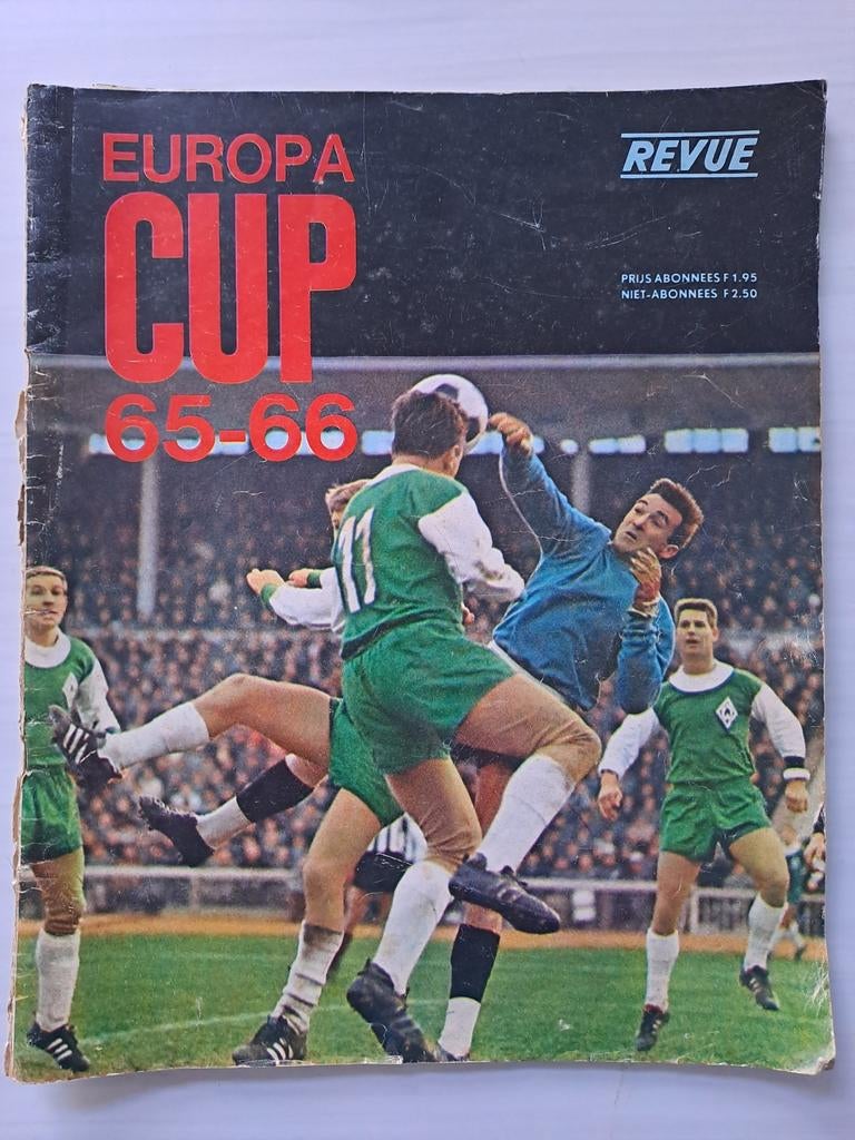 Europa Cup 65-66 Revue - Historisch Voetbalmagazine, Ophalen of Verzenden, Gelezen, Sport en Vrije tijd