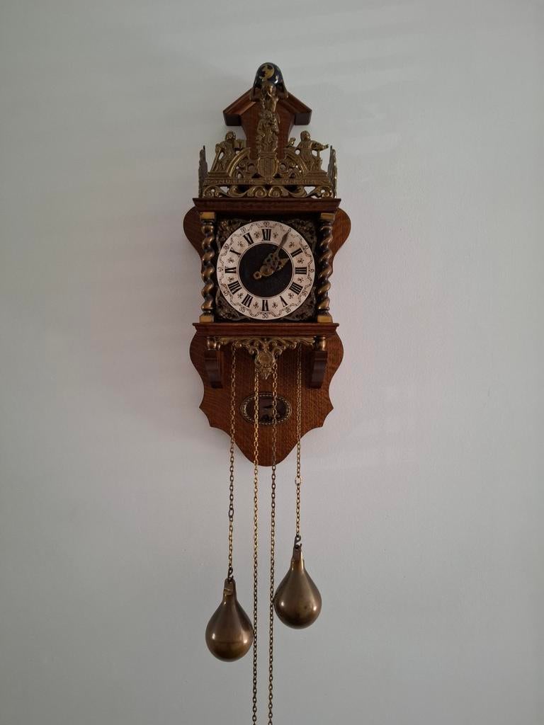 Klassieke Zaanse staartklok met gewichten, Ophalen